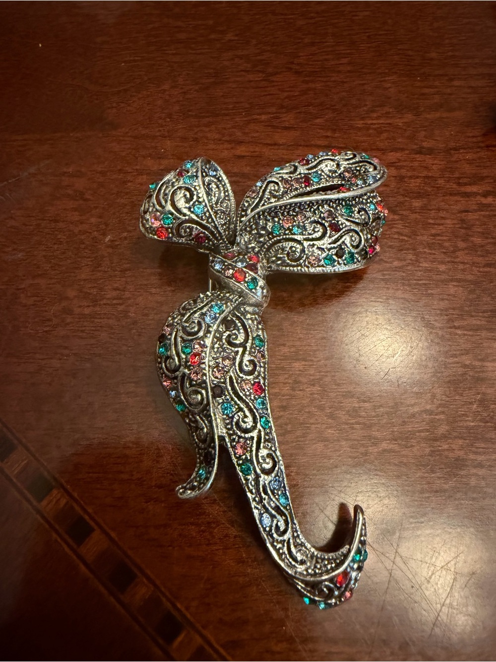 Vintage-Style Jeweled Bow Brooch in Multicolor